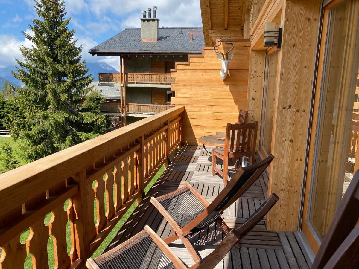 Verbier Sunny apt, fabulous view & balcony, sleeps 8 - B&B
