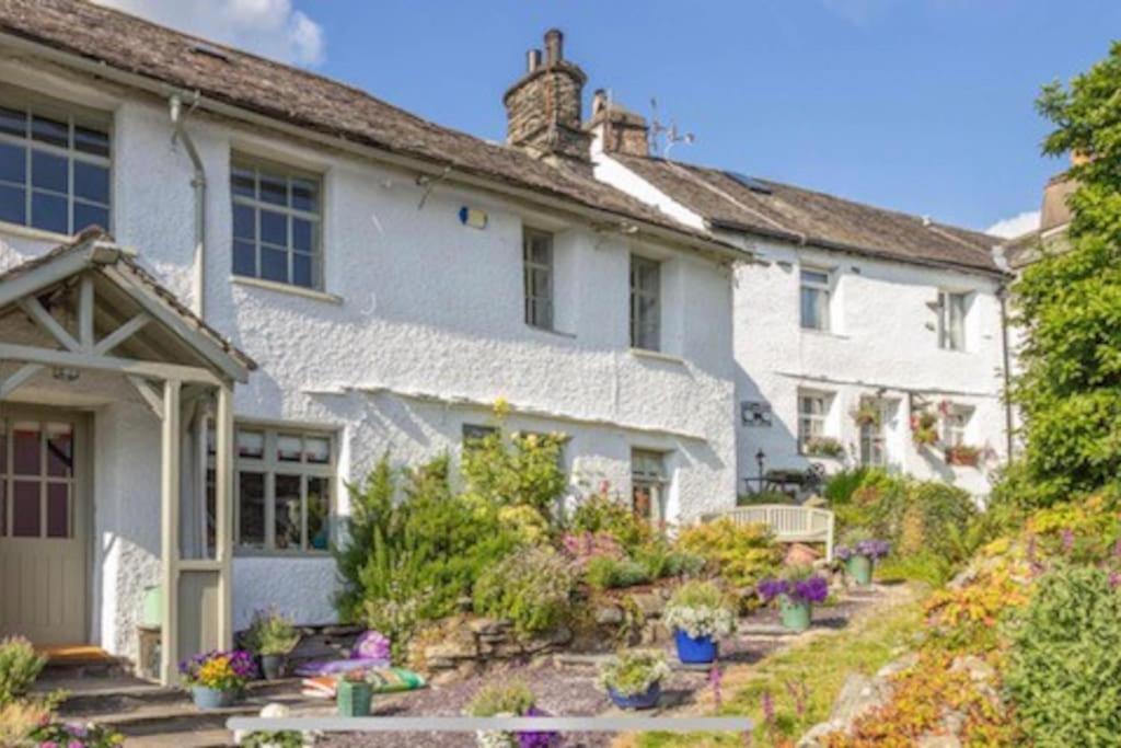 B&B Windermere - The Old Post Office, Cosy Grade II listed 2 bed apartment Windermere - Bed and Breakfast Windermere