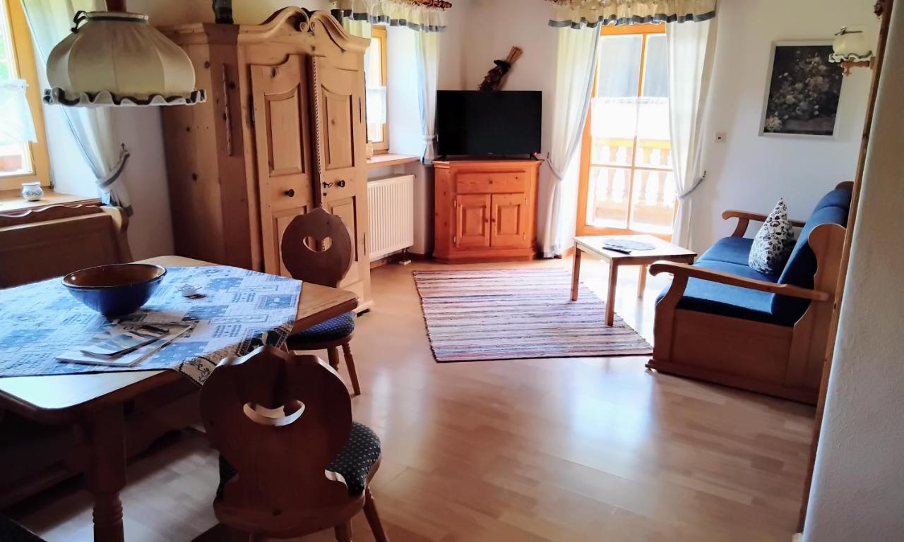 Apartment mit Balkon