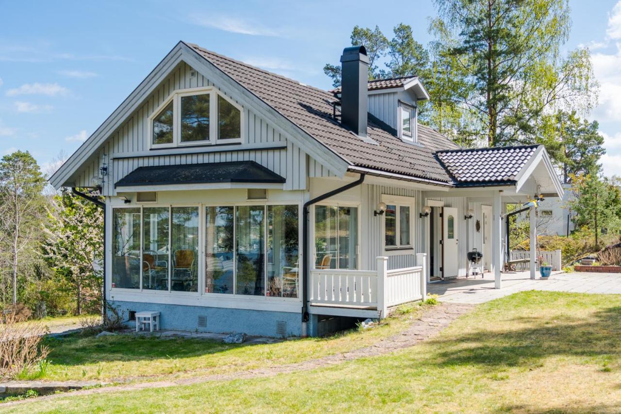 Elegant home with stunning sea view and garden - B&B