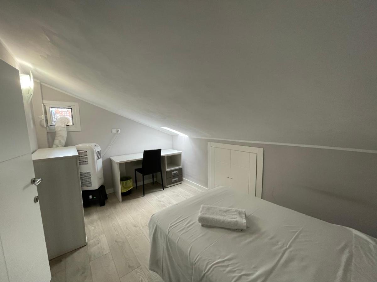 Single Room with Shared Bathroom