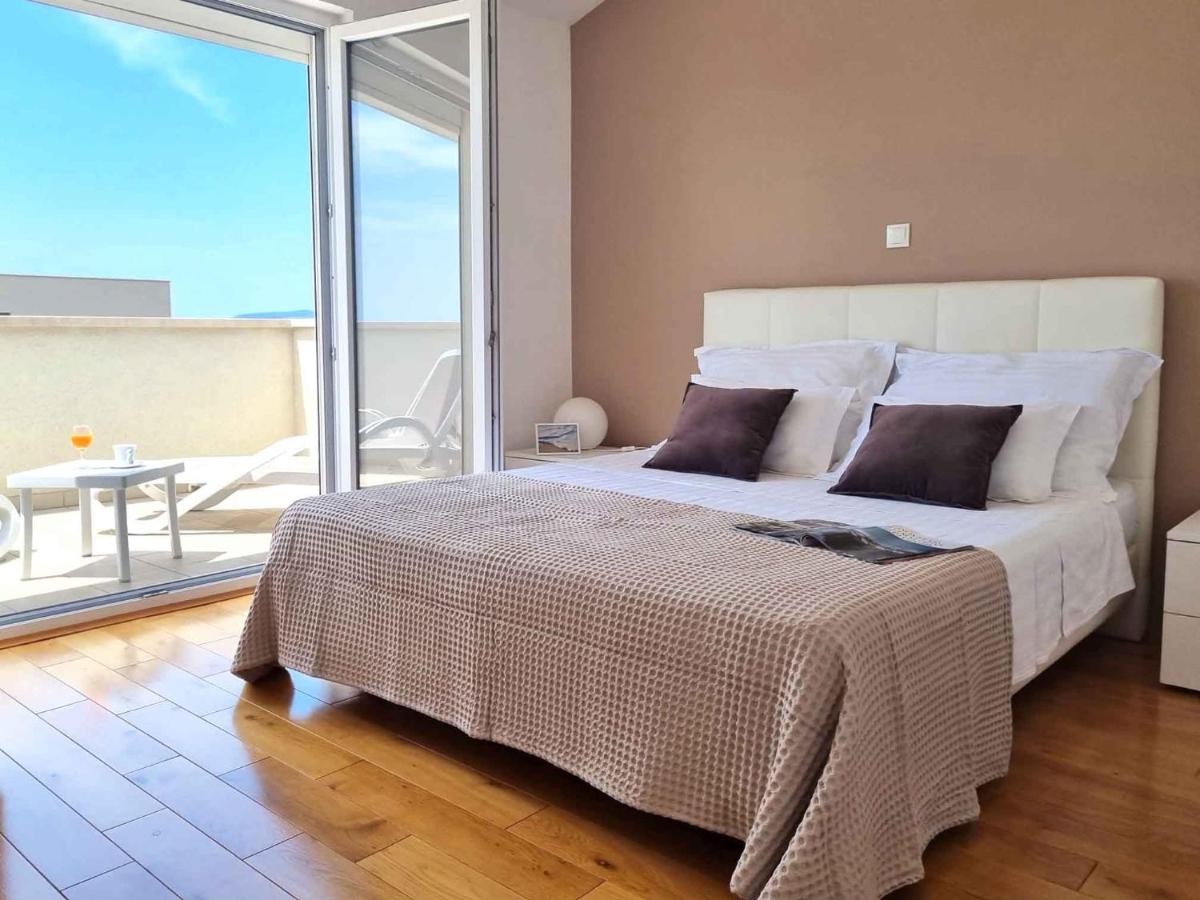 Deluxe Suite with Sea View