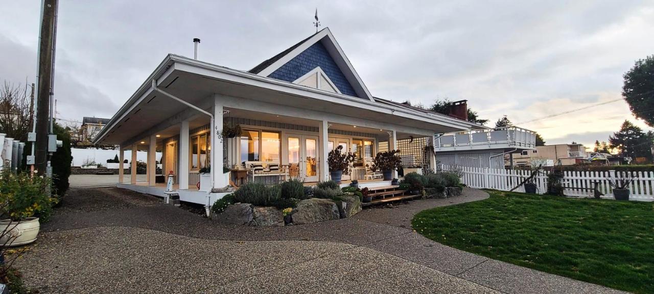 The White House - B&B Sechelt