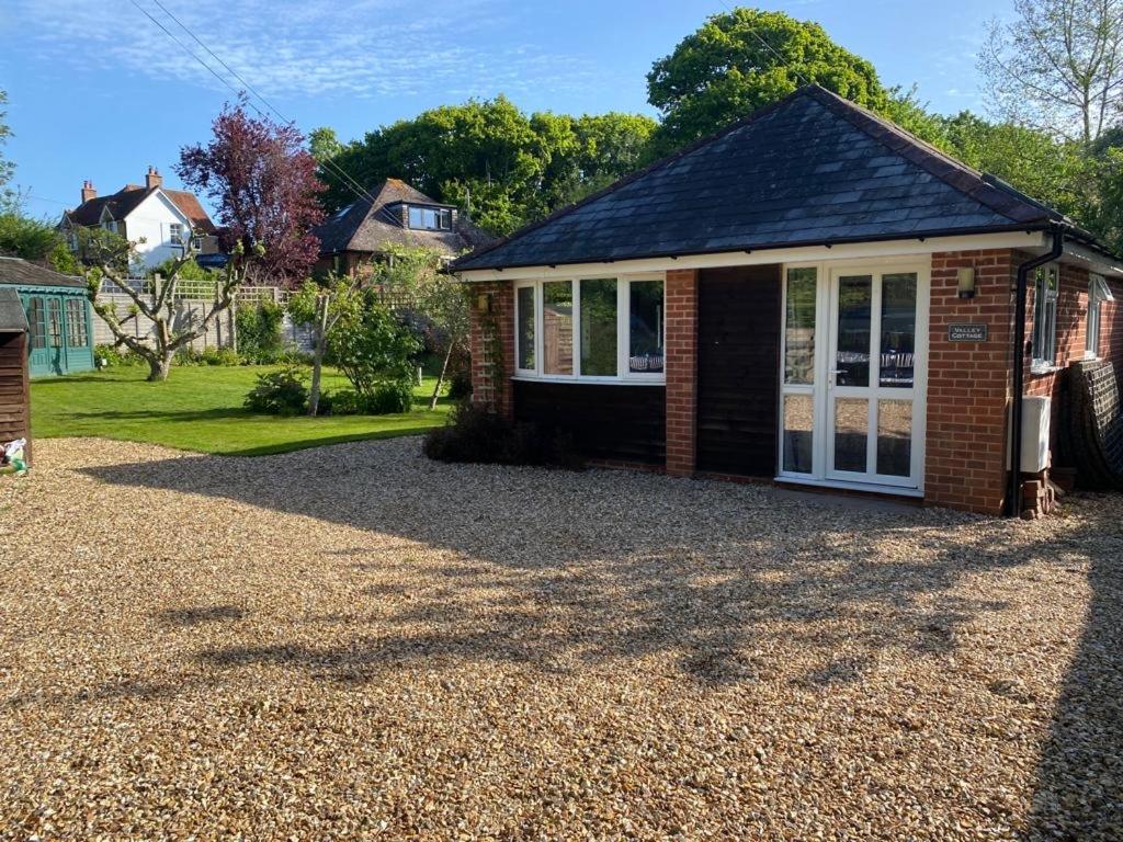 B&B Lymington - Quiet coastal cottage, perfect for walkers due to its natural location - Bed and Breakfast Lymington