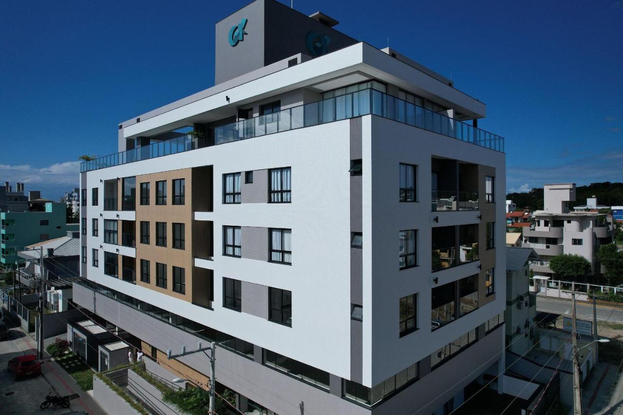 Adra 306 - Excelente Cobertura Duplex - Centro/Bombinhas- Rooftop com Piscina - À poucos metros da praia - (Consultar serviços de roupas de cama e banho) - B&B