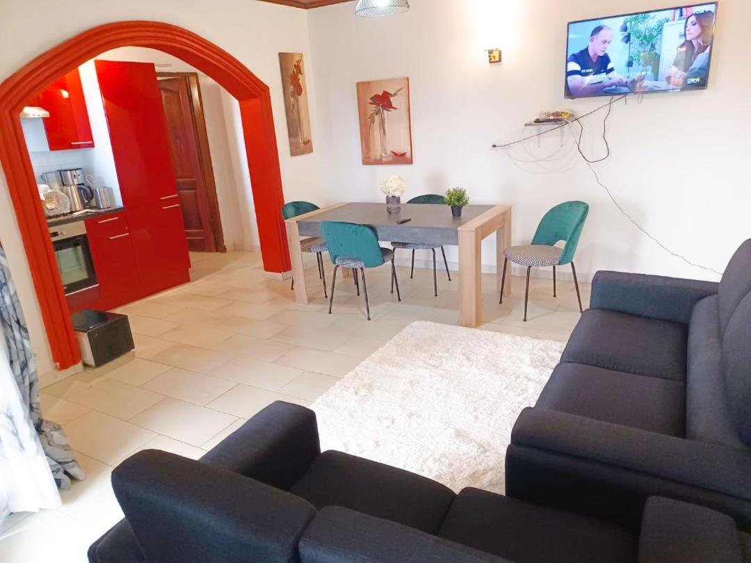 Estudio con balcón