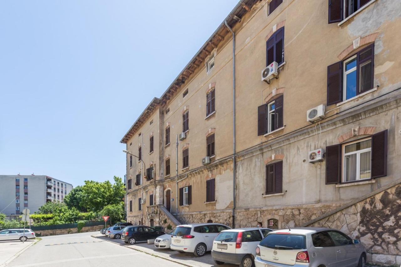 Apartmani CroAdriaStay Pula - B&B