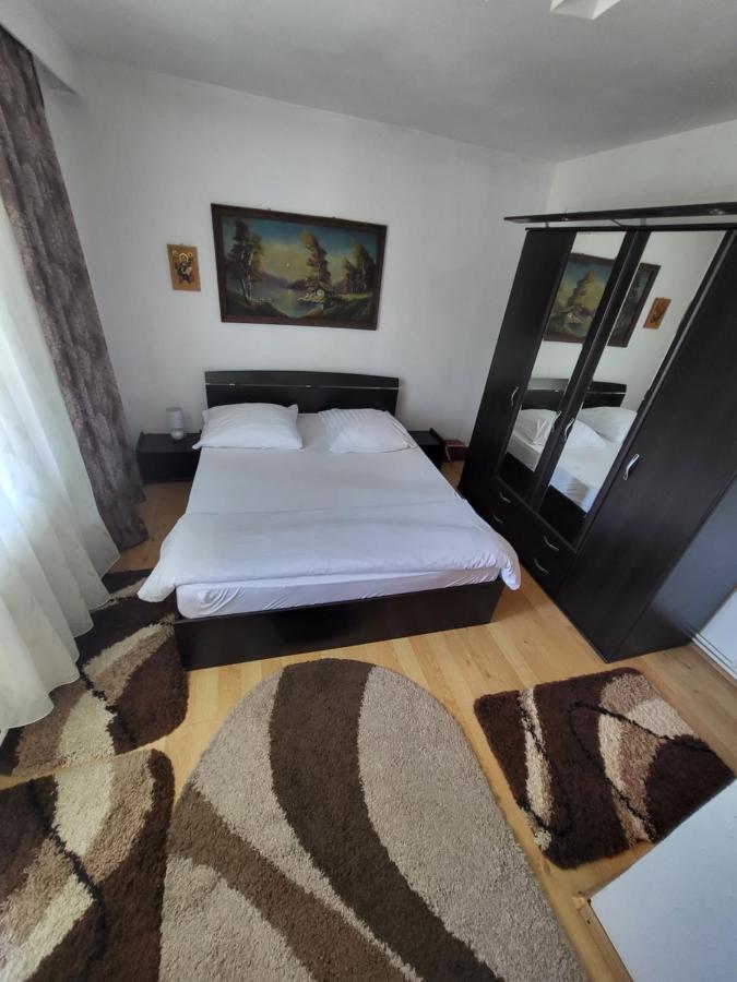 Doppel- oder Zweibettzimmer