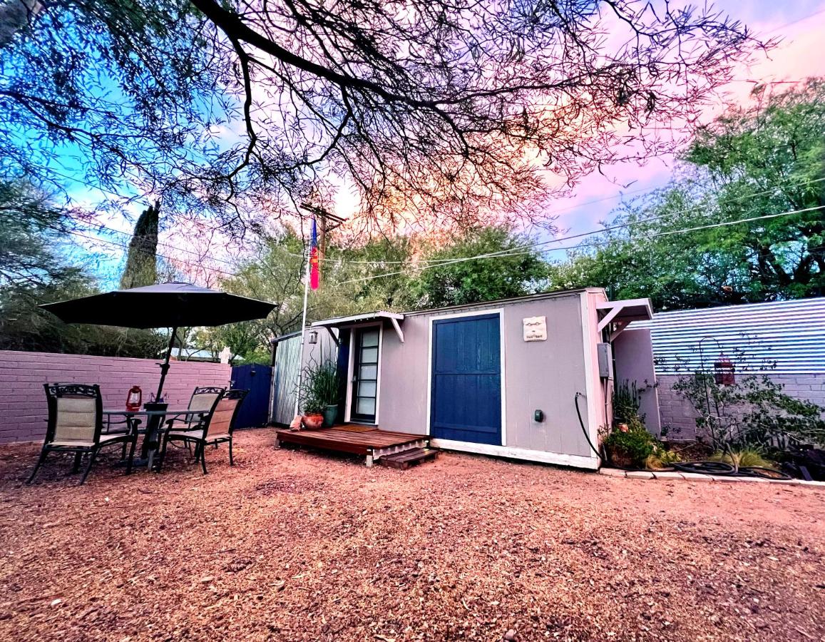 Cute Peaceful Tiny House Getaway w Backyard - Low Summer Rates! - Ferienwohnung