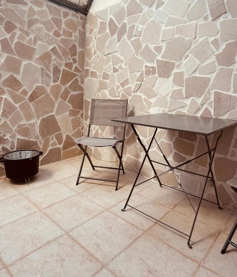 Lovely 2 bedroom rental unit,patio and close beach - B&B