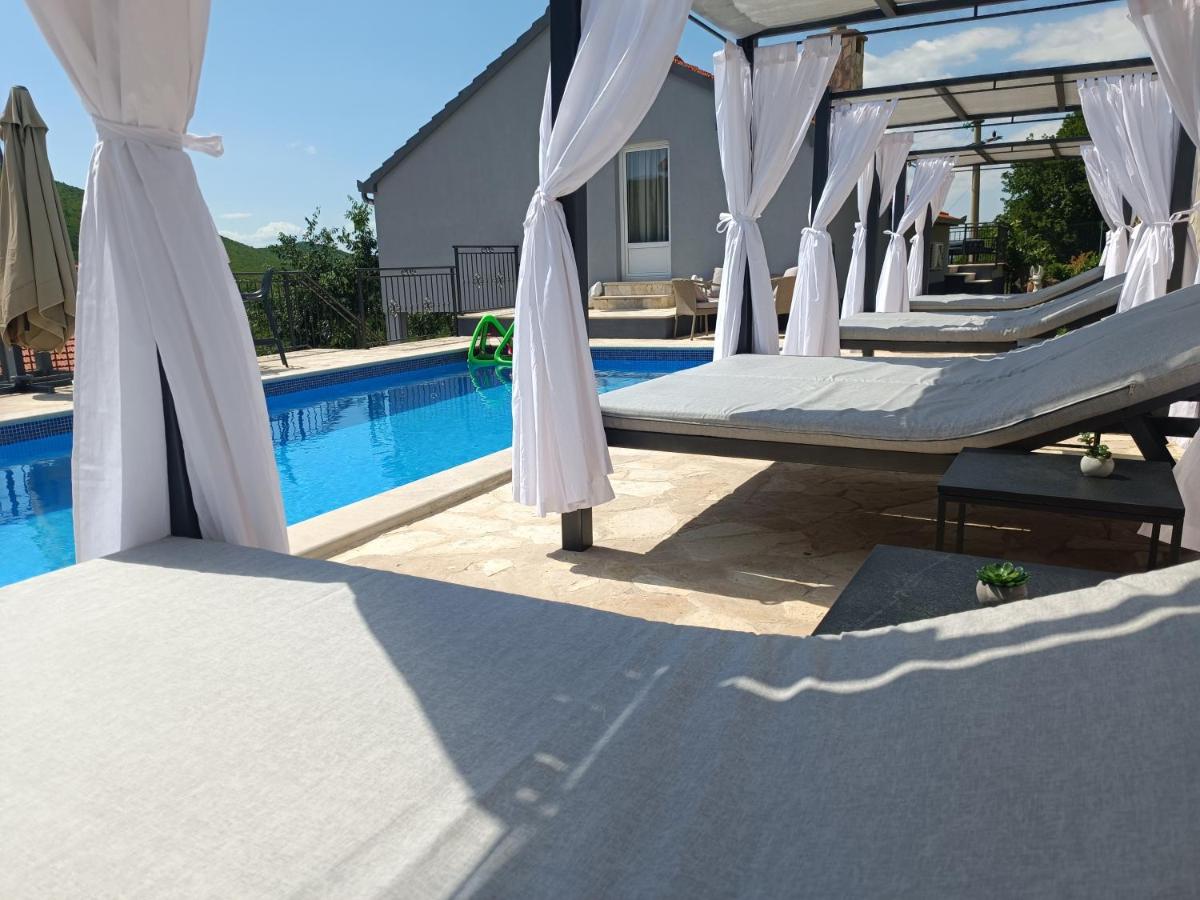 Villa Marija with heated pool - B&B