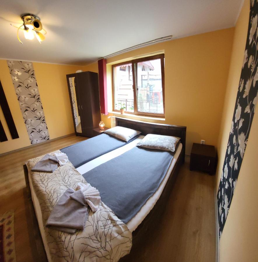 Doppel- oder Zweibettzimmer