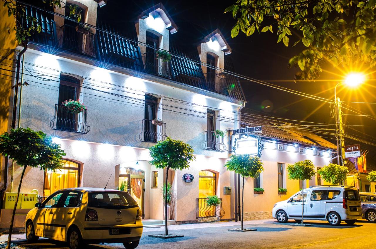 Hotel-Pensiunea Zefir - B&B
