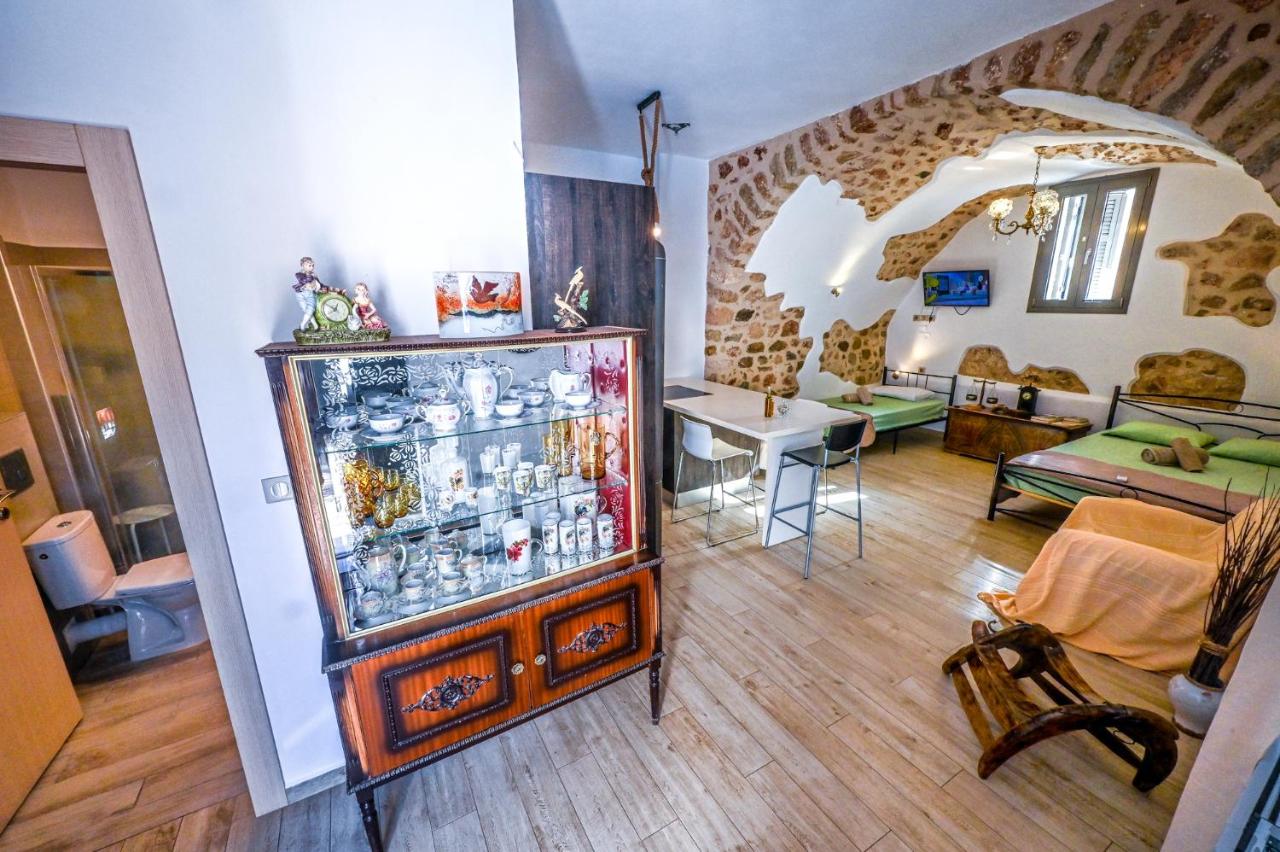 Καμάρα Χωριό Φοινίκι , Kamara Finiki Village - B&B Moláoi