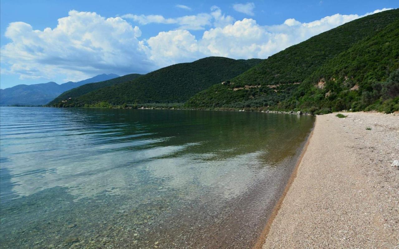 The Lake House'' -Trichonida Lake - Bed and Breakfast