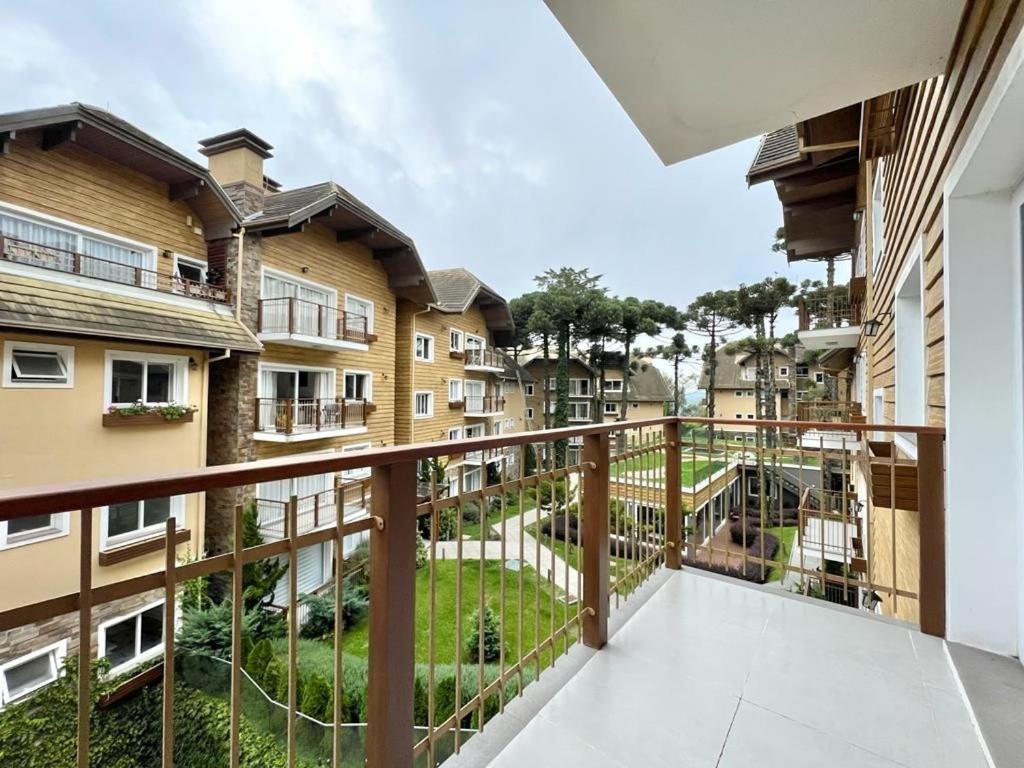 Casa de Pedra - 301D - Apto com piscina em Gramado - Bed and Breakfast Gramado