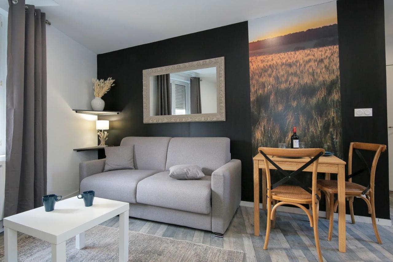 B&B Saint-Etienne - Les Champs, T2 hypercentre chic et cosy Wifi par SOVALFI - Bed and Breakfast Saint-Etienne