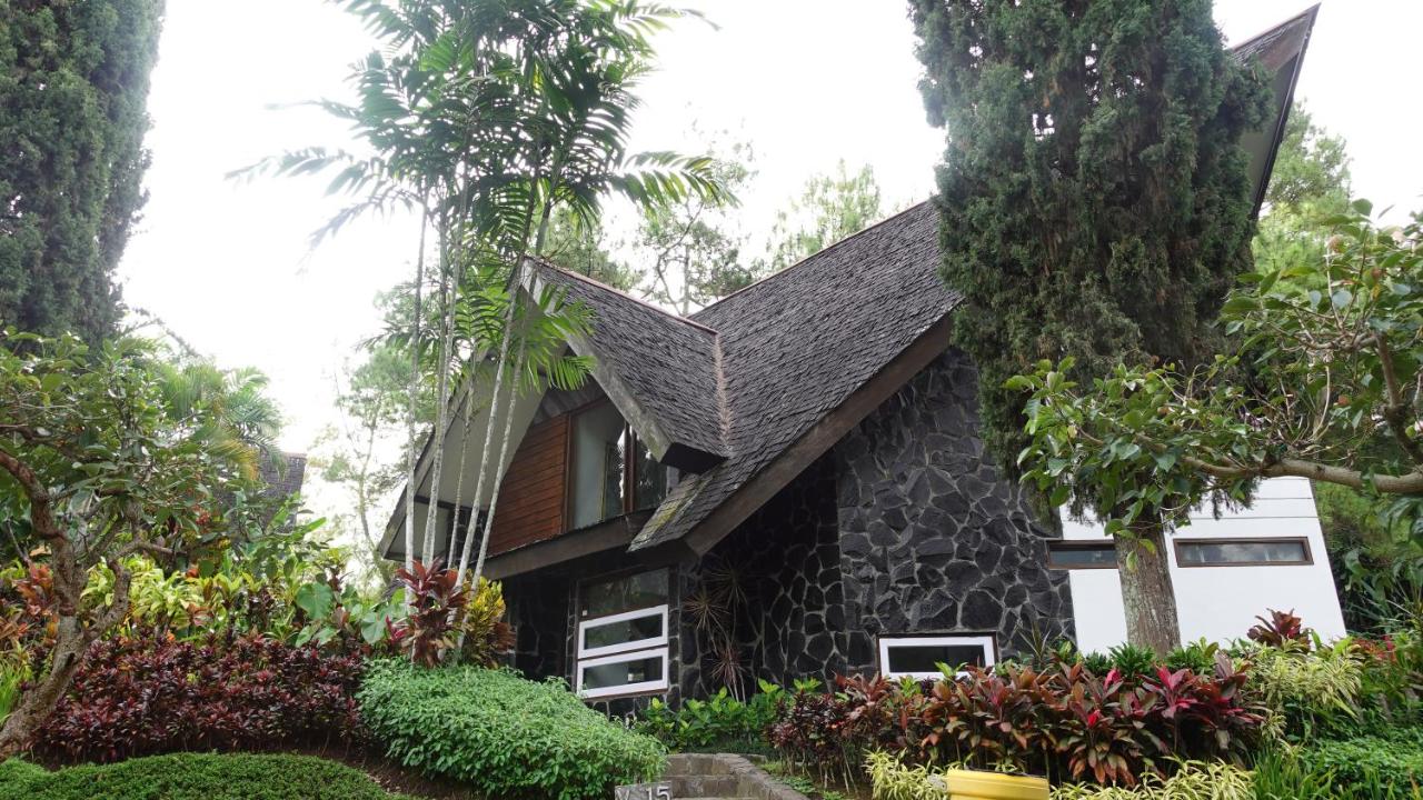 B&B Batu - Batu Villa (3 Bed Rooms & just 2 min walk to Jatim Park 1) - Bed and Breakfast Batu