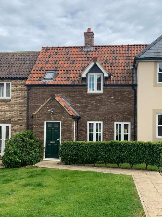 Dream Weaver 2 Bedroomed cottage on The Bay, Filey with on-site gym and swimming pool - B&B