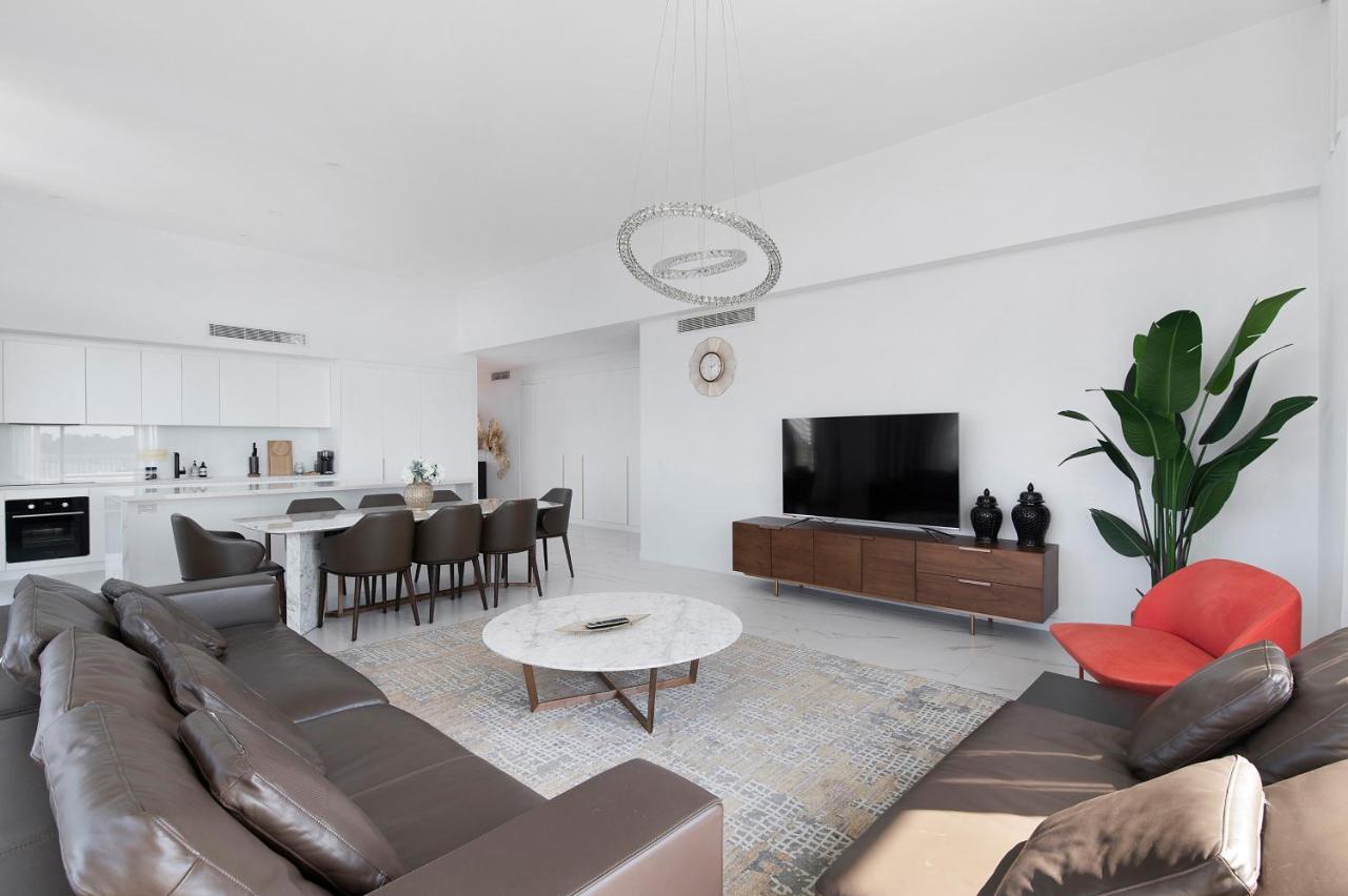 Executive Penthouse Style Seaview Apartment