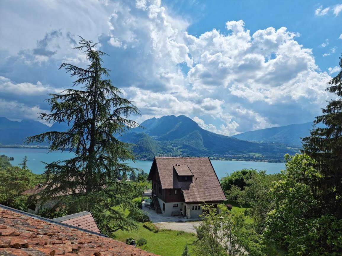 Petit studio vue lac / La Talloirdaze - B&B