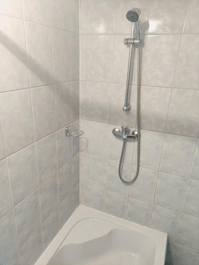 Kleines Zweibettzimmer