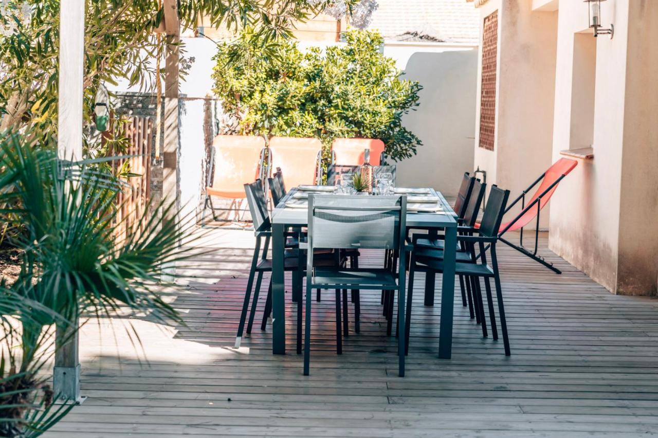 Maison Familiale avec Piscine Privée, plage à pied, Frais Obligatoires à régler à l'arrivée, Linge 15e par pers & Ménage 70e par séjour voir profil Mandatory fees in cash to be paid on arrival linen 15e per person 70e housekeeping per stay - B&B Sainte-Maxime