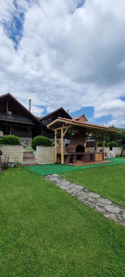 Freemont - Bed and Breakfast Braşov