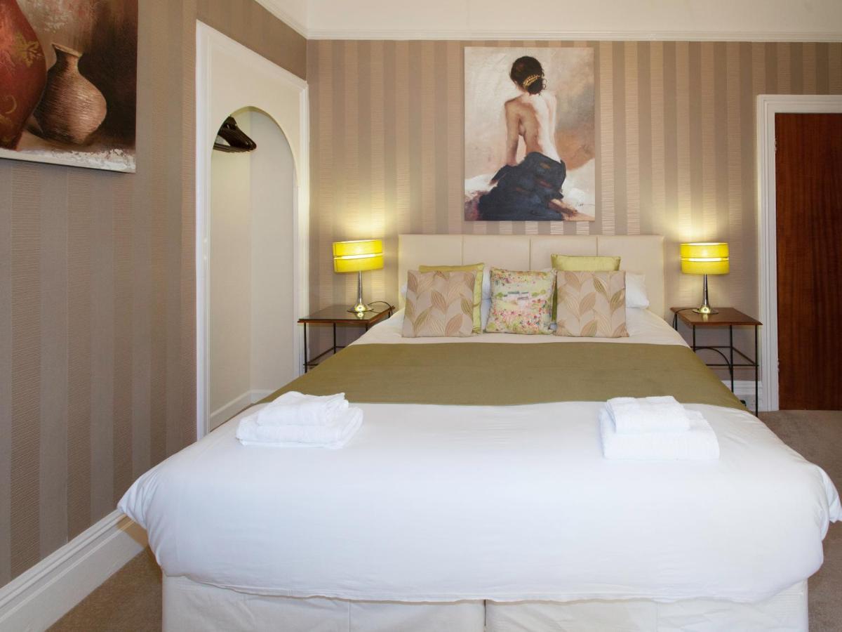 Double or Twin Room with Private Bathroom