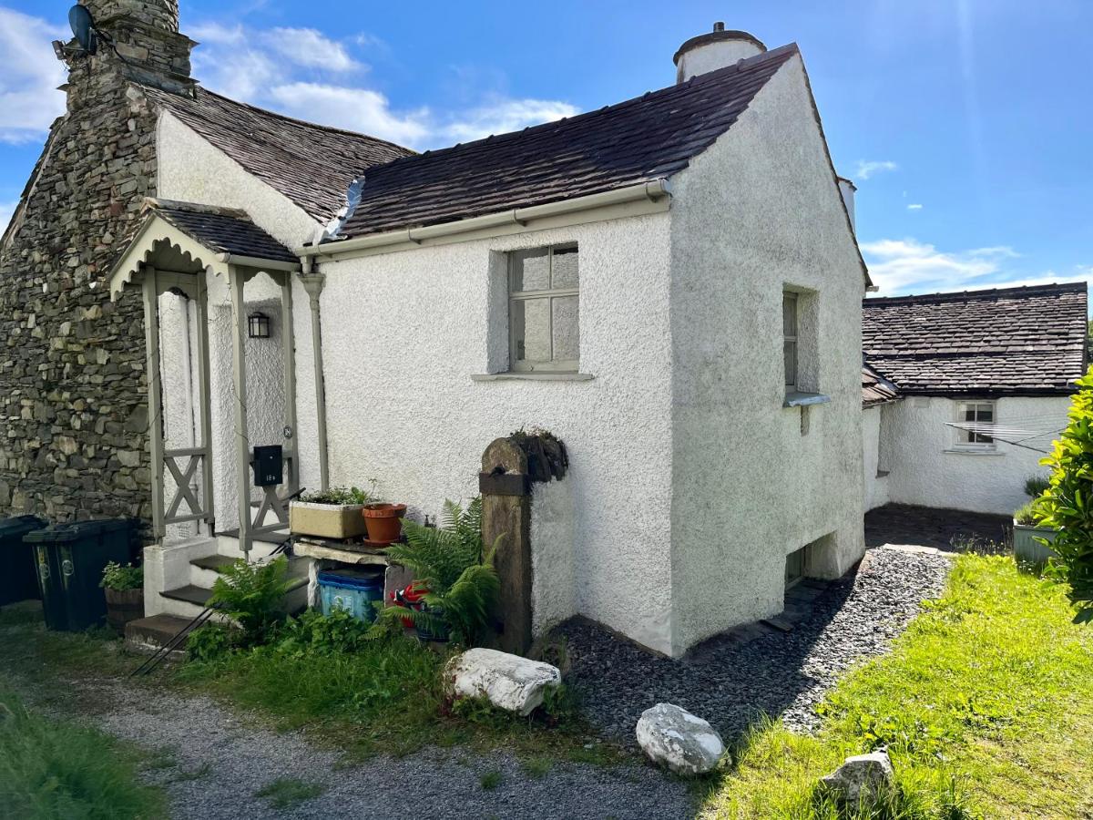 B&B Windermere - Quirky Cottage, Cosy Grade II listed 2 bed apartment Troutbeck Bridge - Bed and Breakfast Windermere