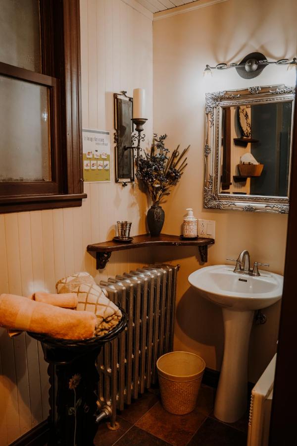 Standard Queen Room With Private bathroom - Foliole