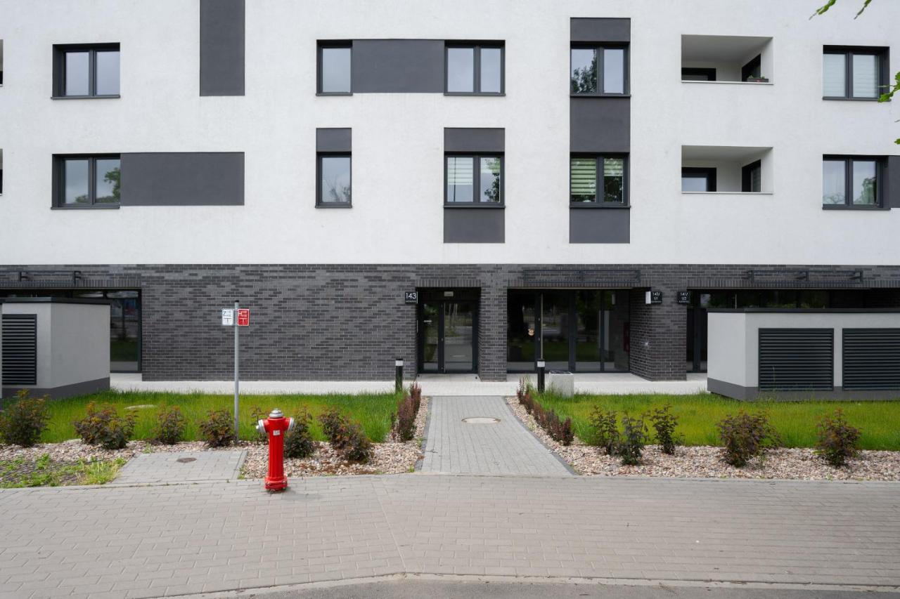 Apartment Kamienna Krzyki with FREE GARAGE Wrocław by Noclegi Renters - Chambres d’hôtes