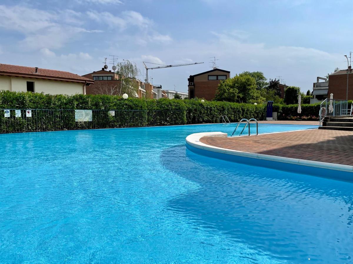 Garden Residence appartamento con terrazzo e piscina - B&B Desenzano del Garda