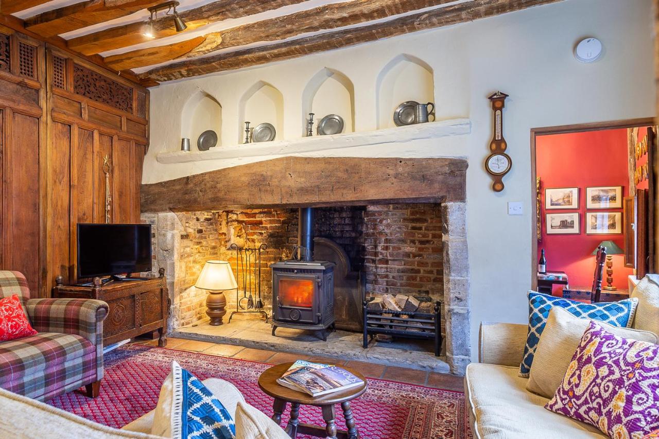 B&B Lavenham - Extraordinary 15th Century timber framed cottage in famous Medieval village - The Tryst - Bed and Breakfast Lavenham