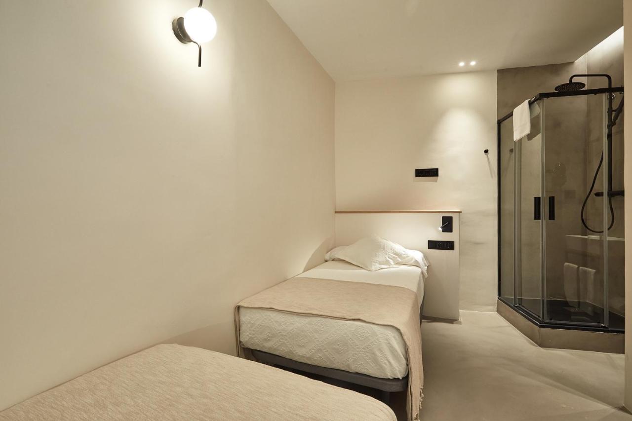 Camera Doppia con Letti Singoli e Bagno in Comune
