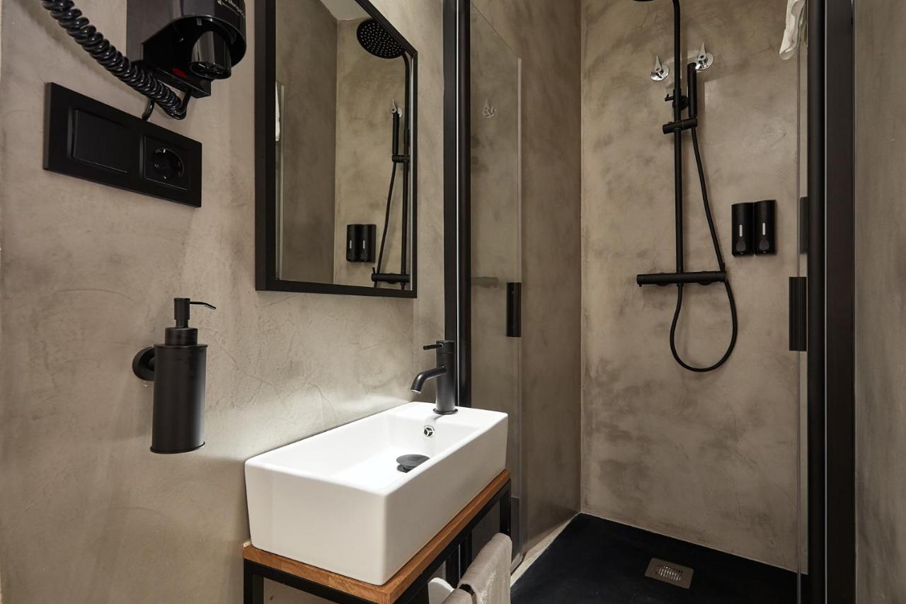 Standard Double Room with Shared Bathroom