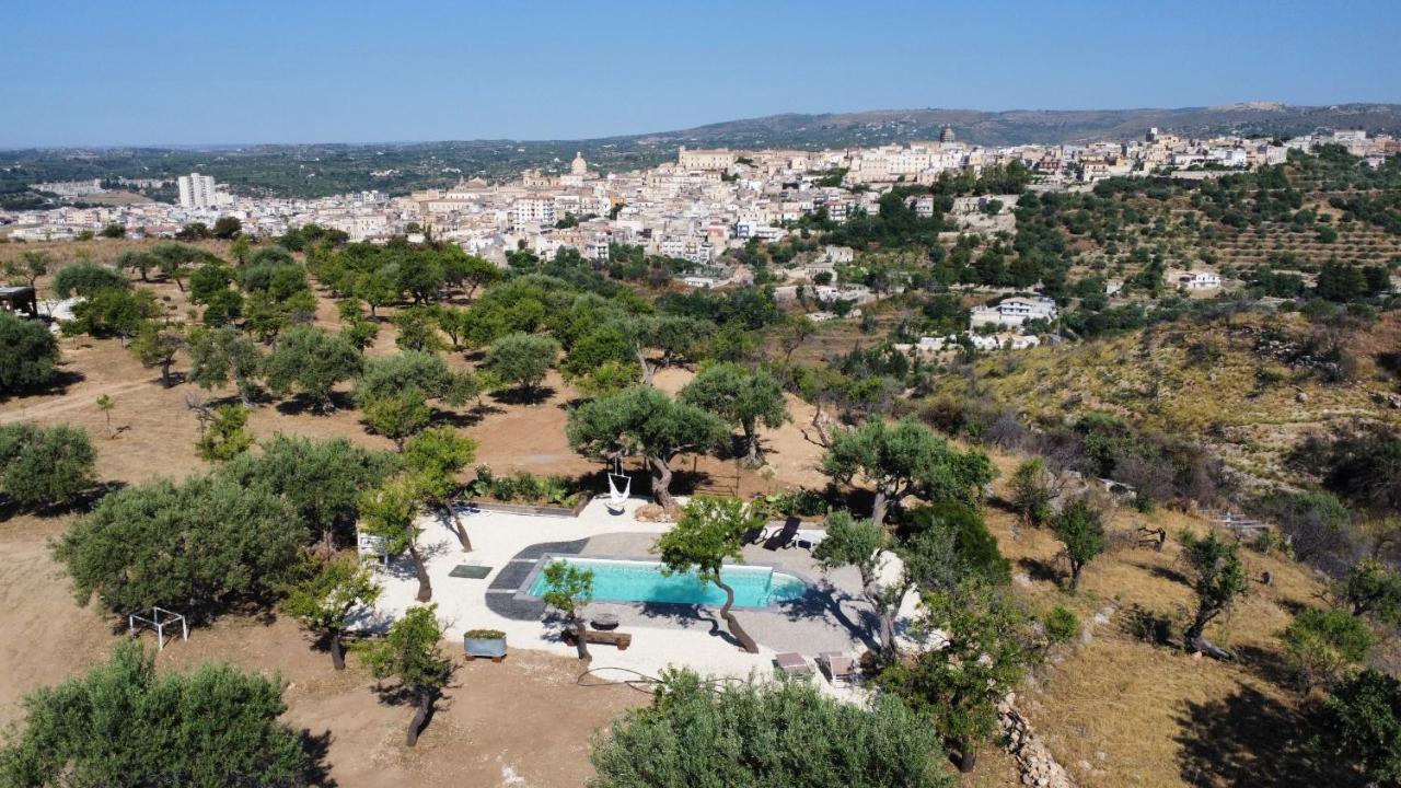 Villa Il Carrubo val di noto con piscina privata - B&B Avola
