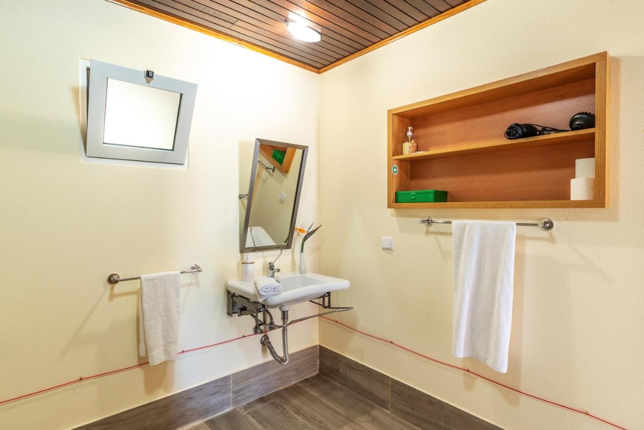 Modern apartment in Prazeres with shared pool, 150 m² - B&B
