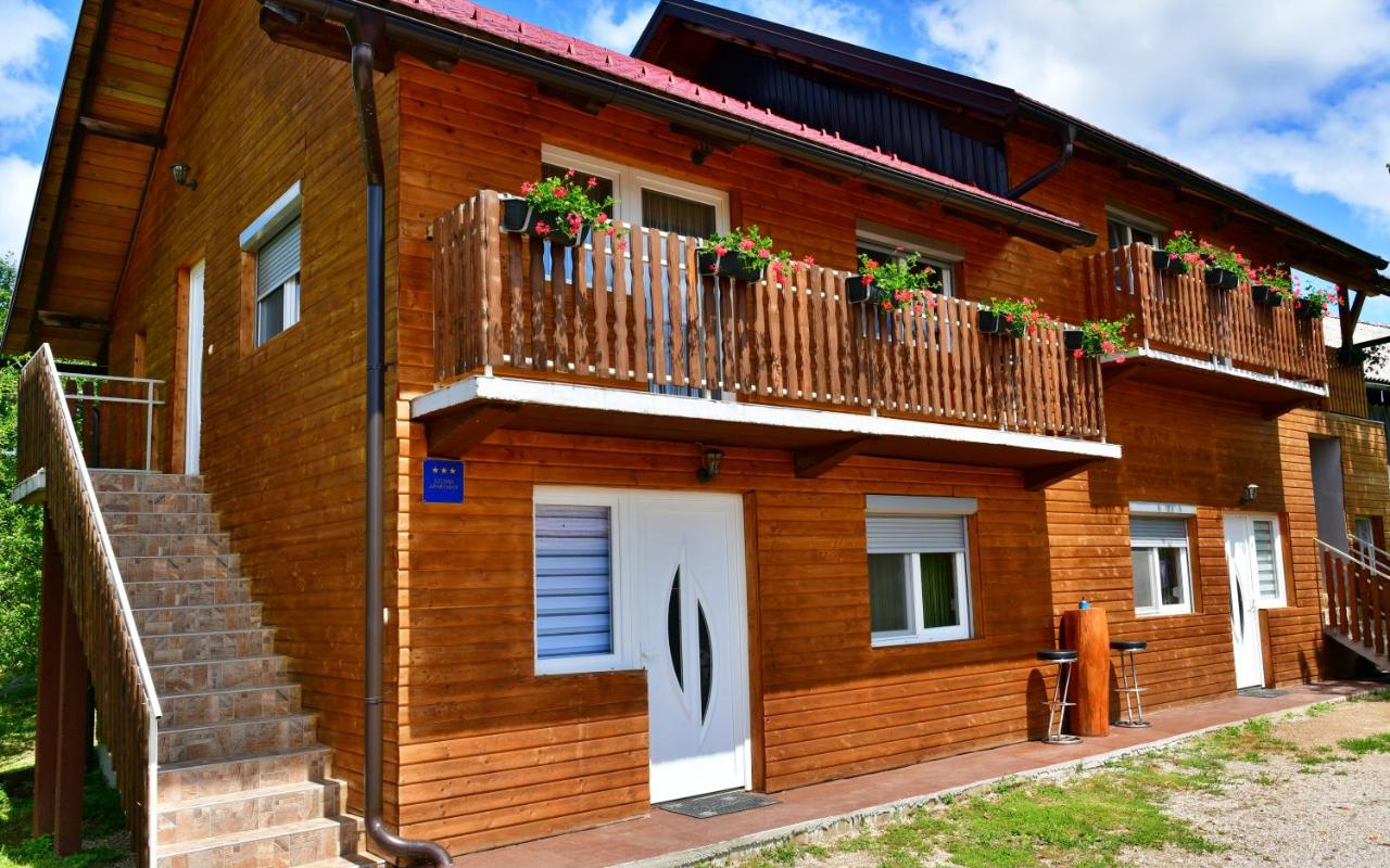 B&B Rakovica - Apartments Laura - Bed and Breakfast Rakovica