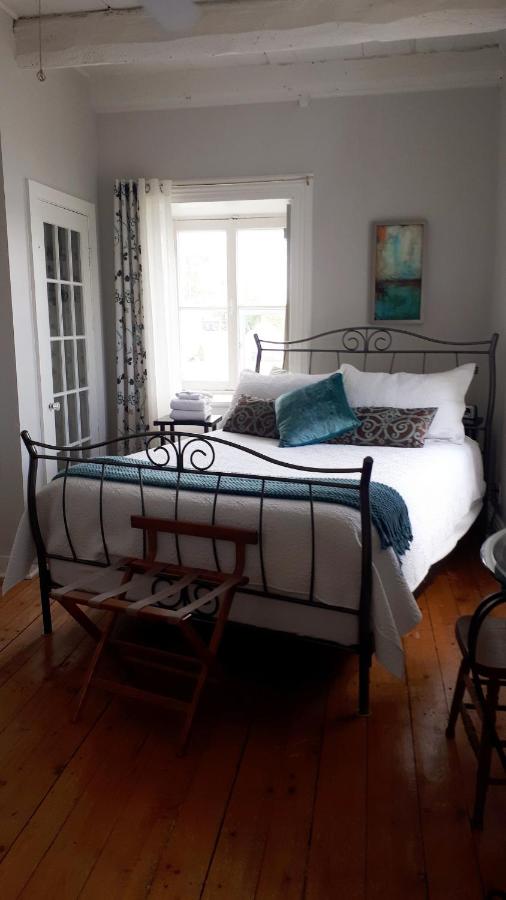 Kamer met Queensize Bed en Balkon