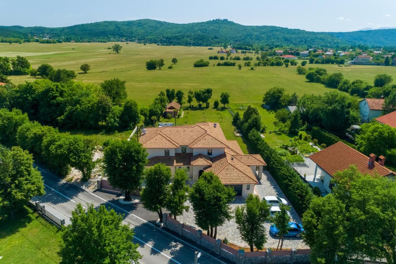 Villa Palma with Heated Private Pool - Ferienwohnung Podhum