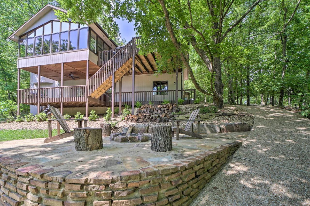 Lakefront Bella Vista Lakeside Treehouse with Dock - B&B