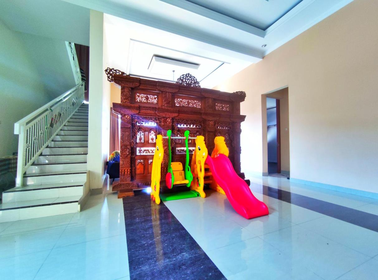 Homestay Parikesit Rent Full House - B&B Semarang