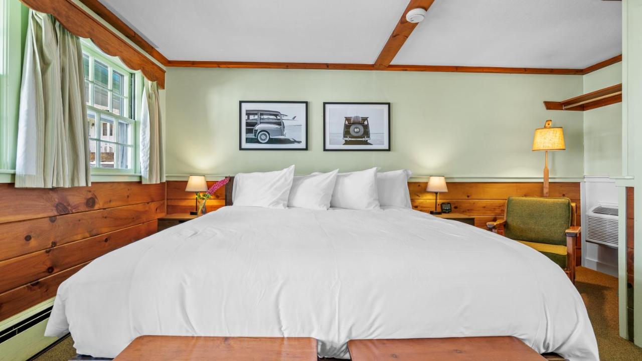 Habitación con cama extragrande.