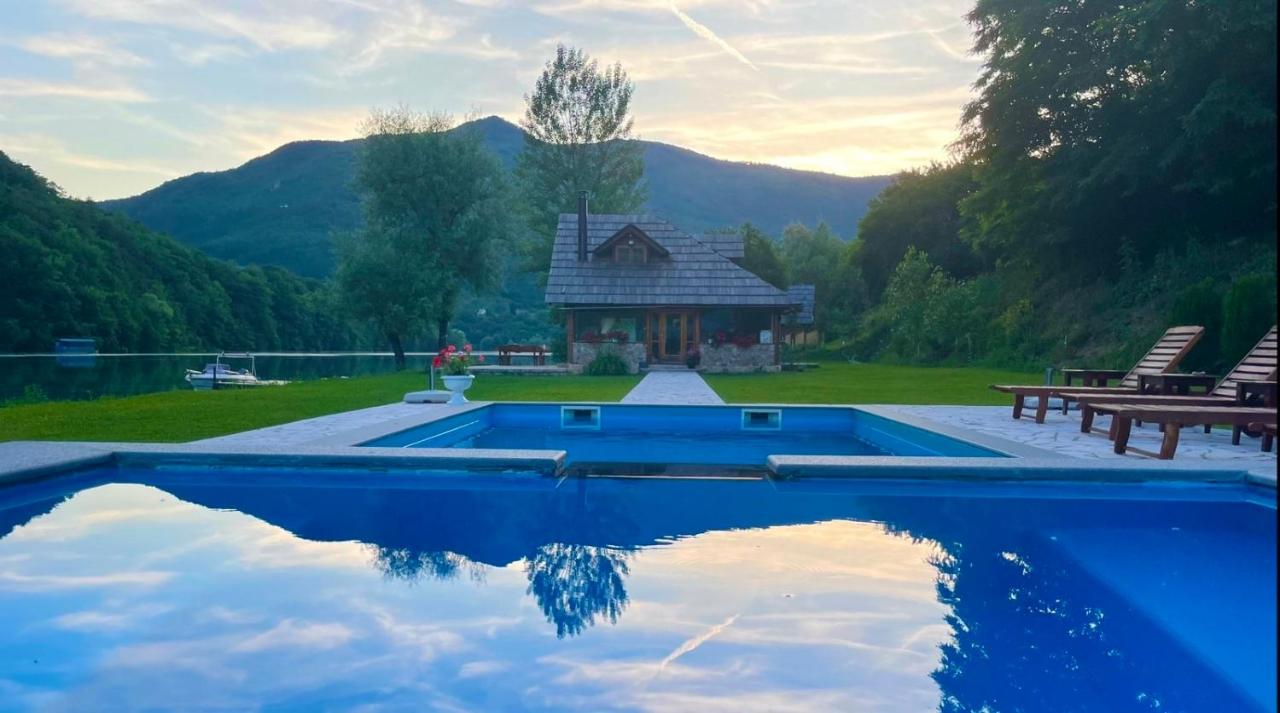 Villa California - Ferienwohnung Rezine