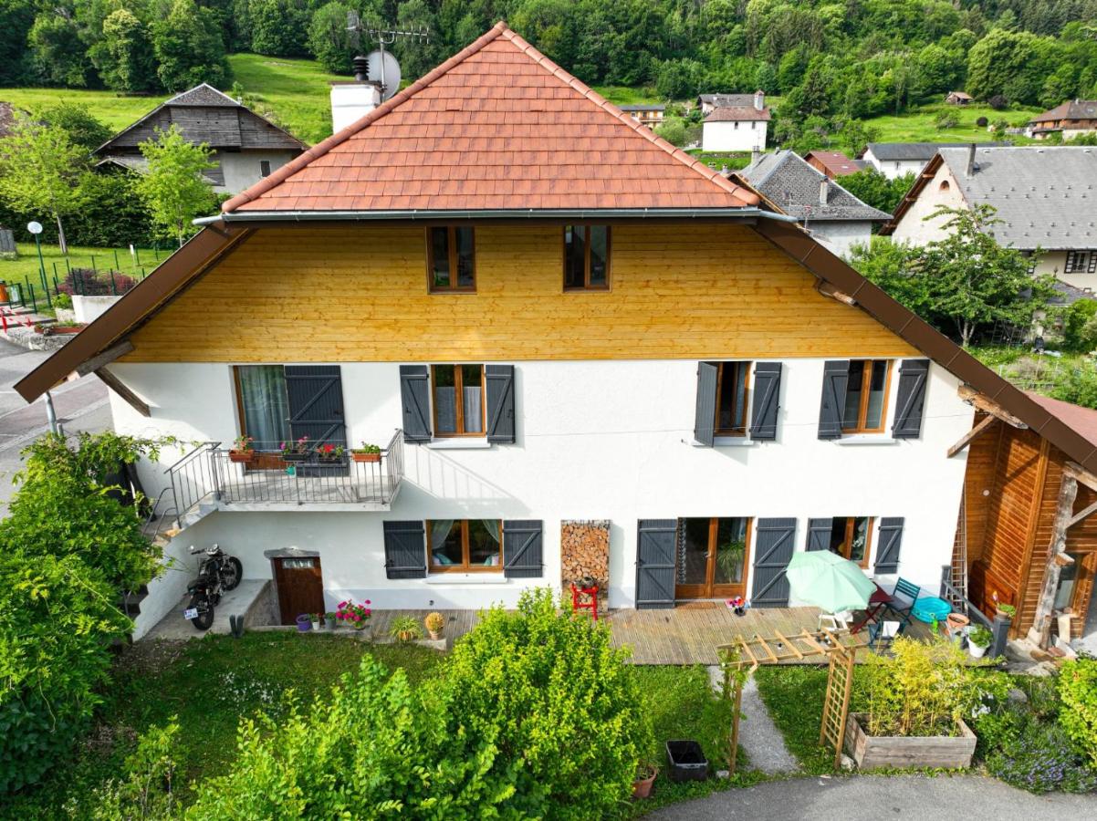 Big and lovely house in a quiet place - B&B Giez