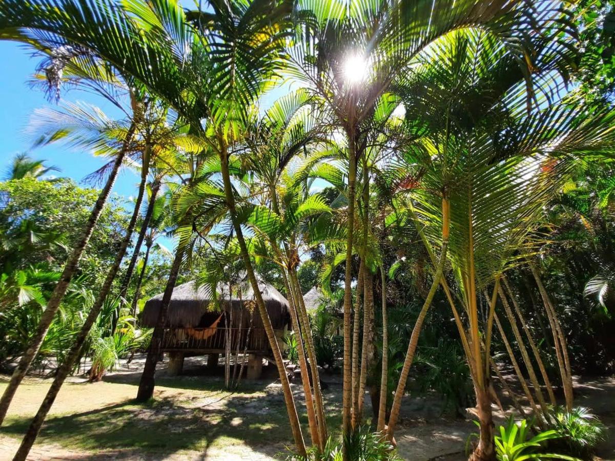 Bungalow mit Doppelbett und Gartenblick