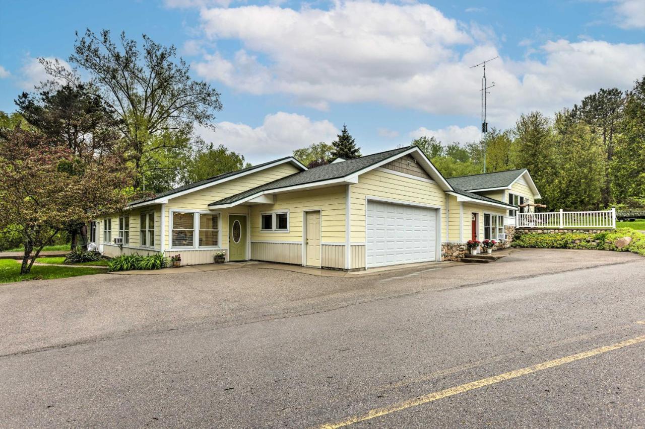 Near Ice Fishing and Snowmobiling Frankfort Home - B&B Frankfort