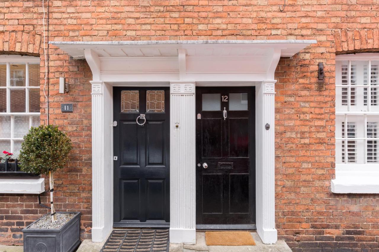 Shakespeare House Town Centre FREE Parking - Bed and Breakfast