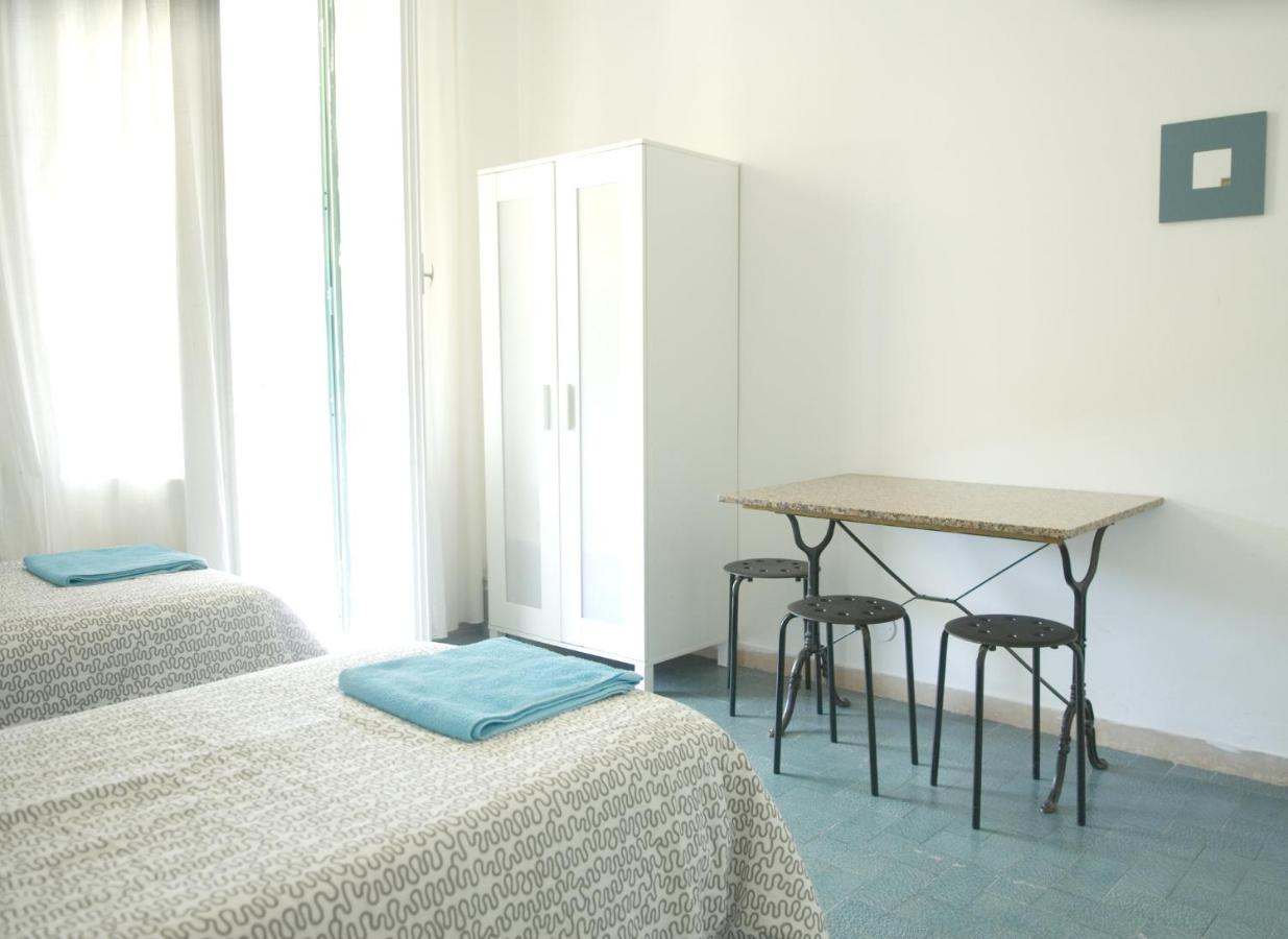 Camera Matrimoniale/Doppia con Letti Singoli con Bagno in Comune